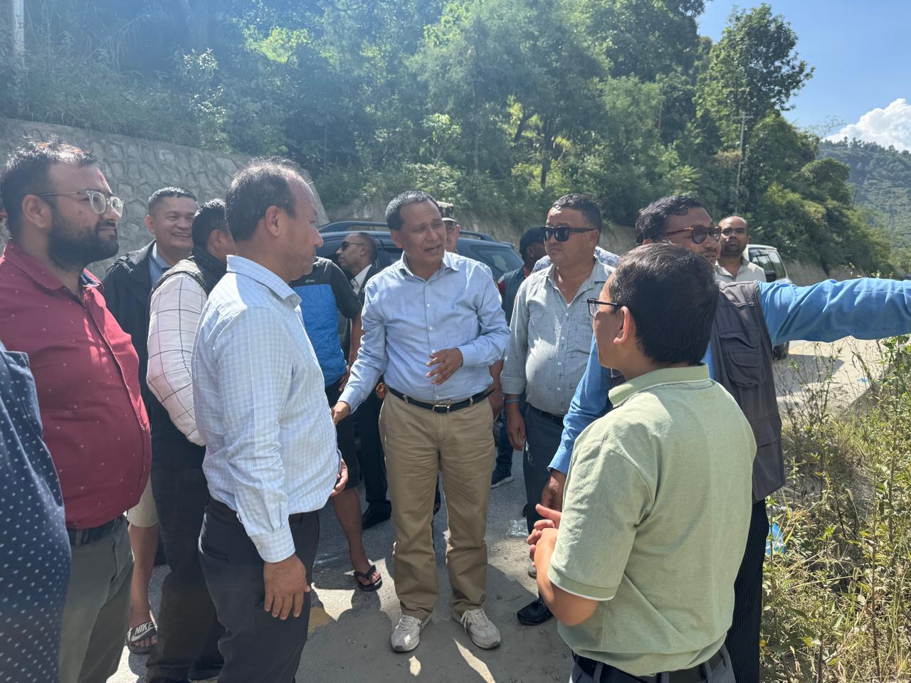 चडपर्वमा वीपी राजमार्गवाट यात्रा गर्दा भोग्नु परेको सास्तीको साक्षी बने कुलमान